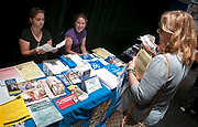 068-VolunteerDay-2472