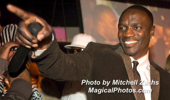 AKON-6726A.JPG
