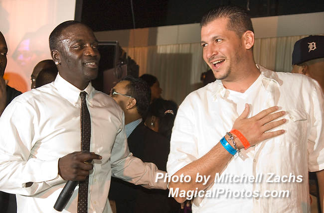 AKON-7012A.JPG