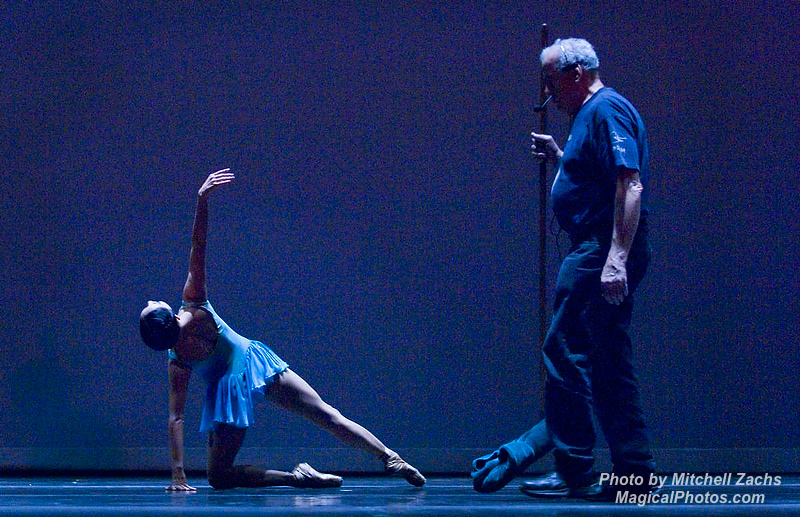 071029-BalGamPrg4-3120DVD-Show.JPG