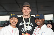 FIU-WF09-022271 - At the Burger Bash with FIU School of Hospitality students Janet Sinclair, left, and Kimberly Bond with Chef Spike Mendelsohn, of Good Stuff Eatery in Washington DC