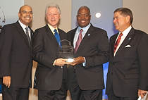 MLK-Miami-5354 - Vice President Corporate Responsibilities & Diversity General Motors Corporation Roderick Gillum, former United States President Bill Clinton, President & CEO of Washington DC Martin Luther King, Jr. National Memorial Project Foundation, Inc. Harry E. Johnson and President & CEO Knight Foundation Alberto Ibargüen