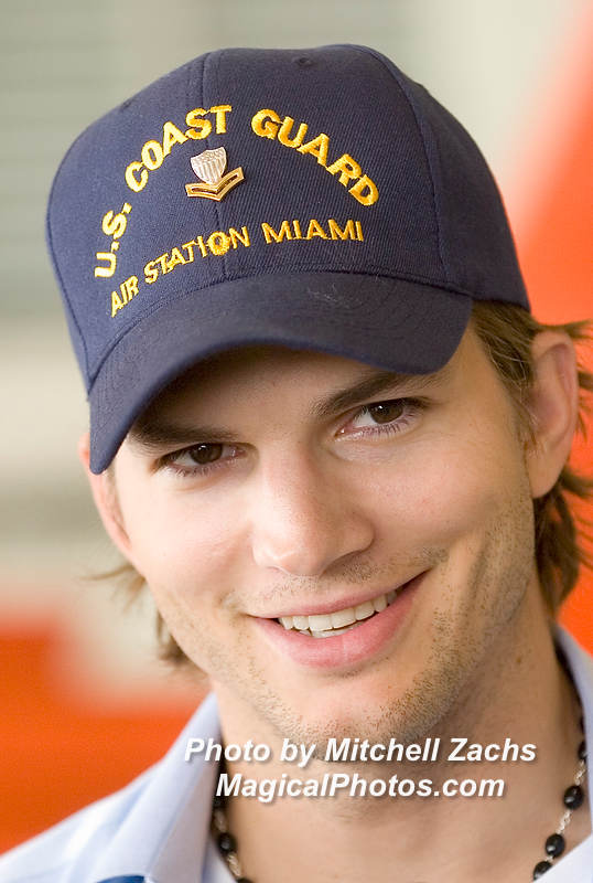 Ashton_Kutcher.JPG