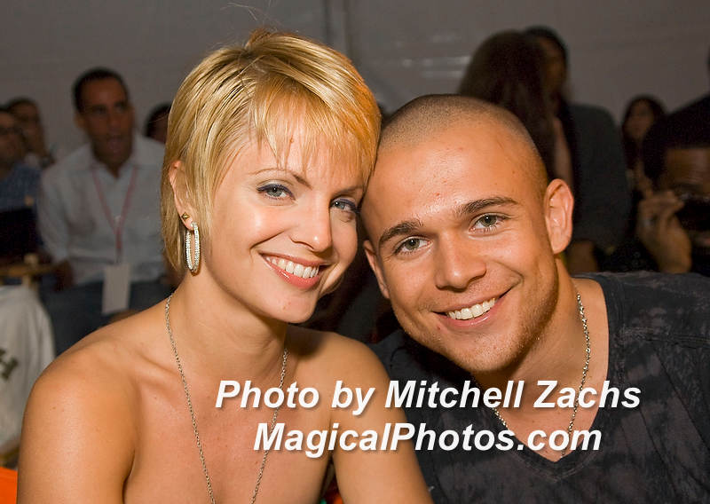Mena_Suvari_with_boyfriend_Simone_Sestito.JPG