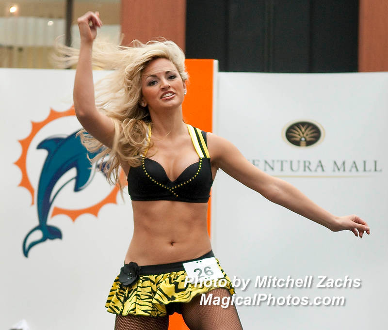 Cheer09-6835.jpg