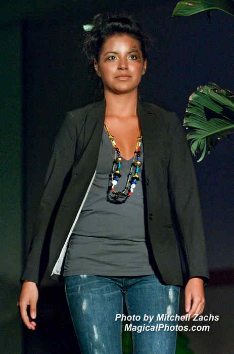 094-FIU2009Fashion-3570.JPG