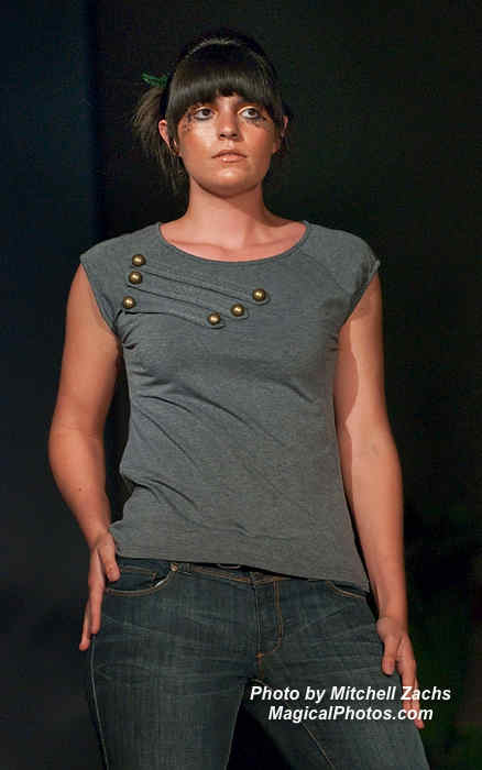 165-FIU2009Fashion-3881.JPG